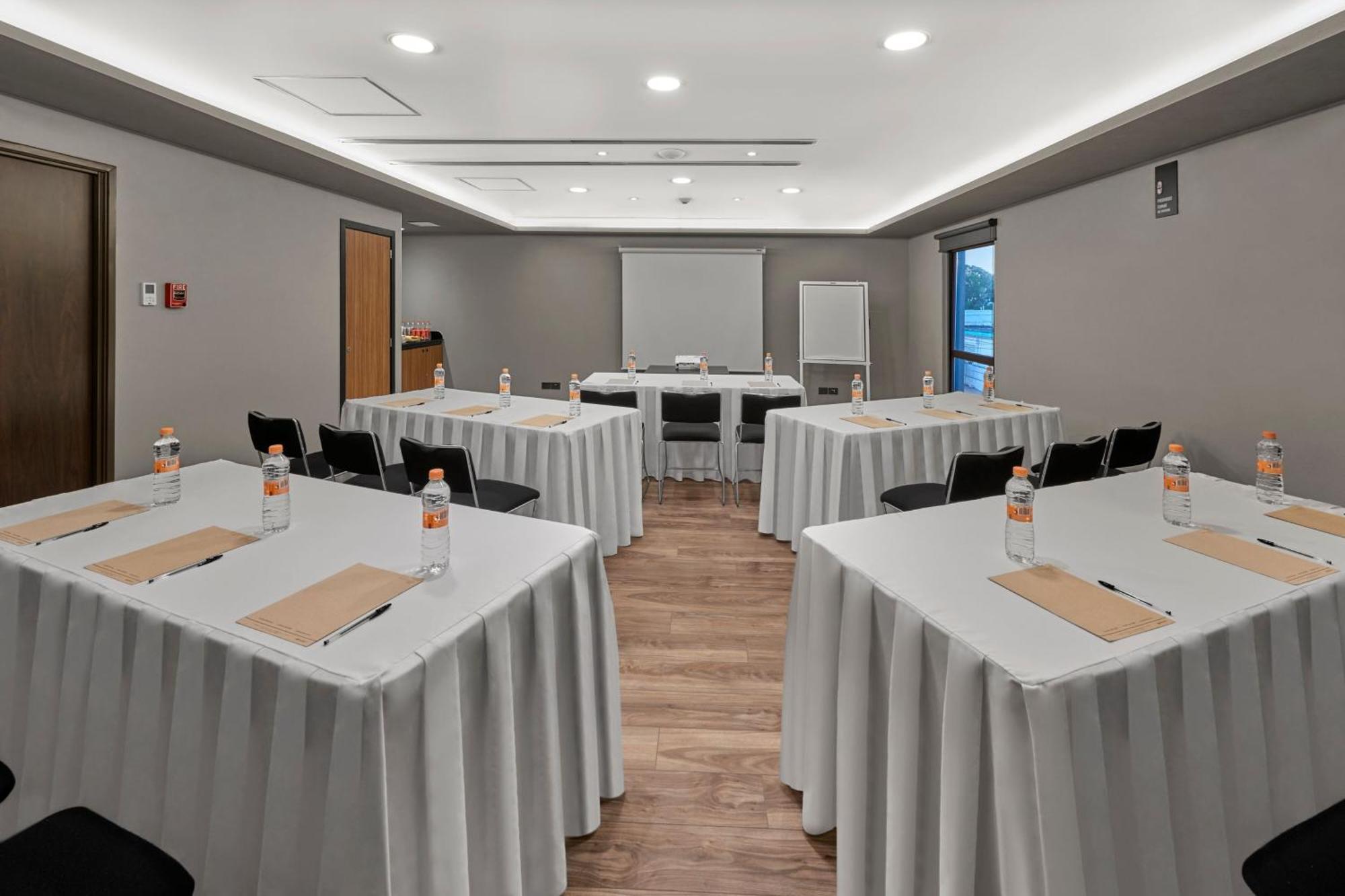 City Express Plus By Marriott Leon Centro De Convenciones Exterior photo