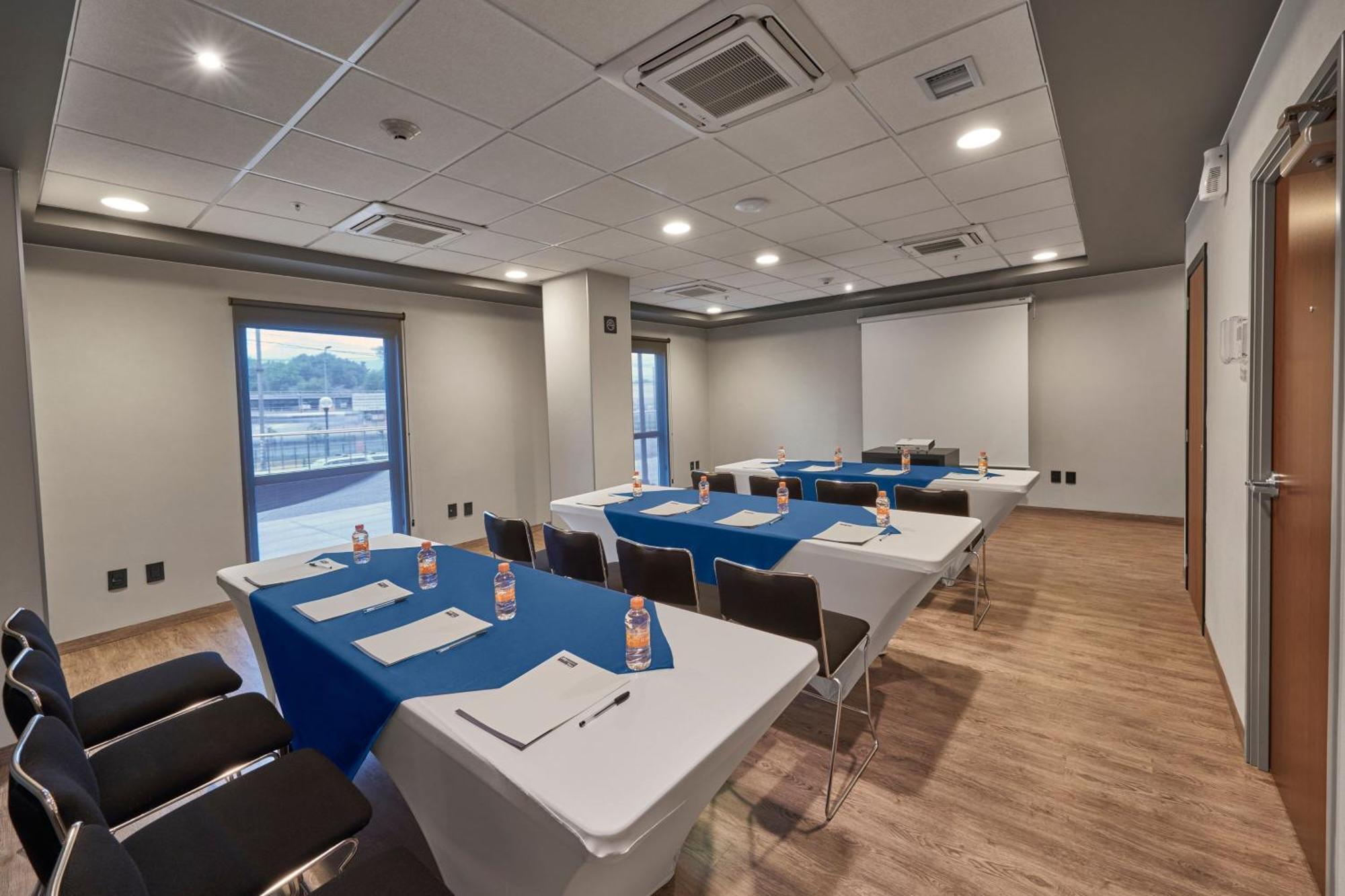 City Express Plus By Marriott Leon Centro De Convenciones Exterior photo