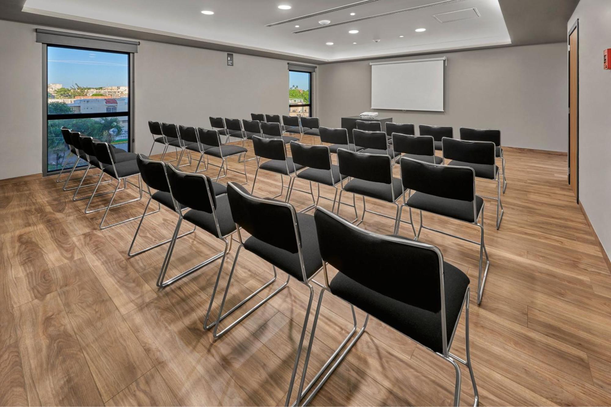 City Express Plus By Marriott Leon Centro De Convenciones Exterior photo