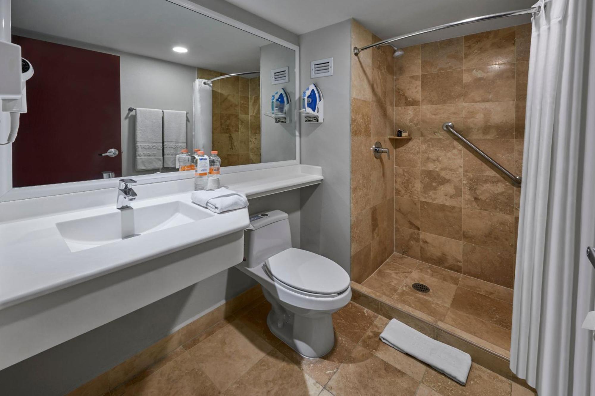 City Express Plus By Marriott Leon Centro De Convenciones Exterior photo