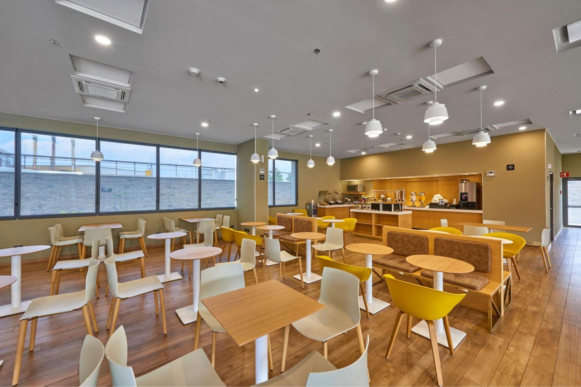 City Express Plus By Marriott Leon Centro De Convenciones Exterior photo