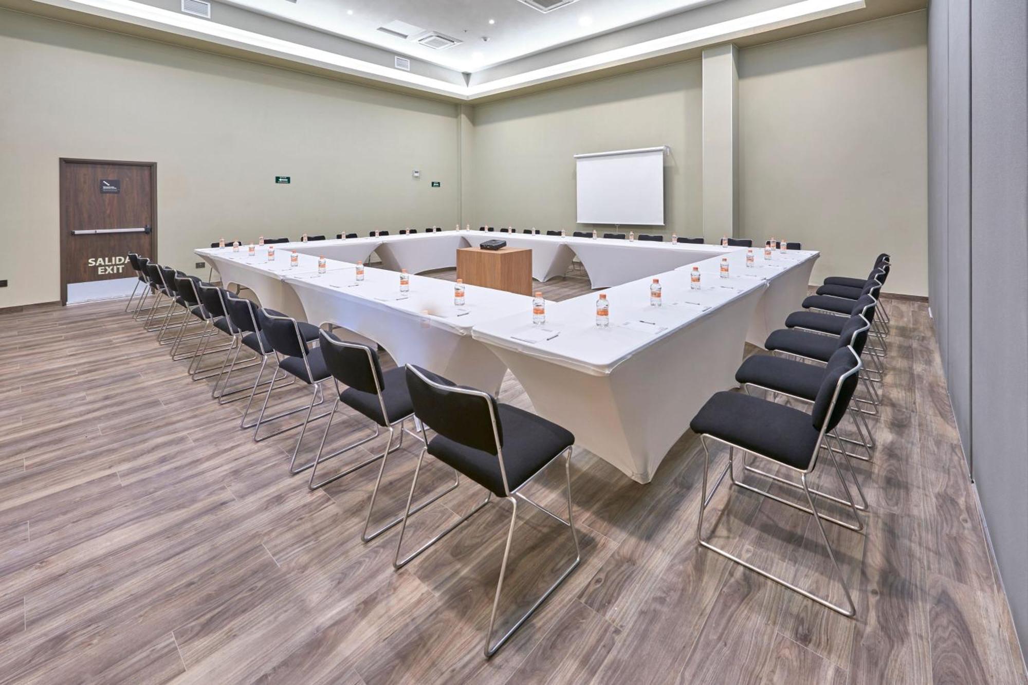City Express Plus By Marriott Leon Centro De Convenciones Exterior photo