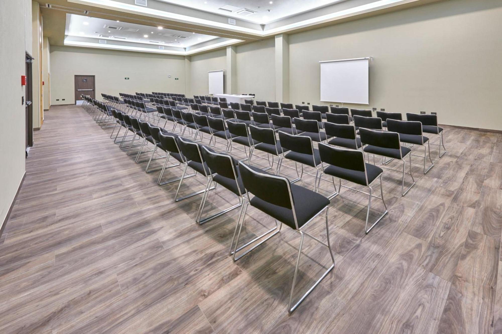 City Express Plus By Marriott Leon Centro De Convenciones Exterior photo