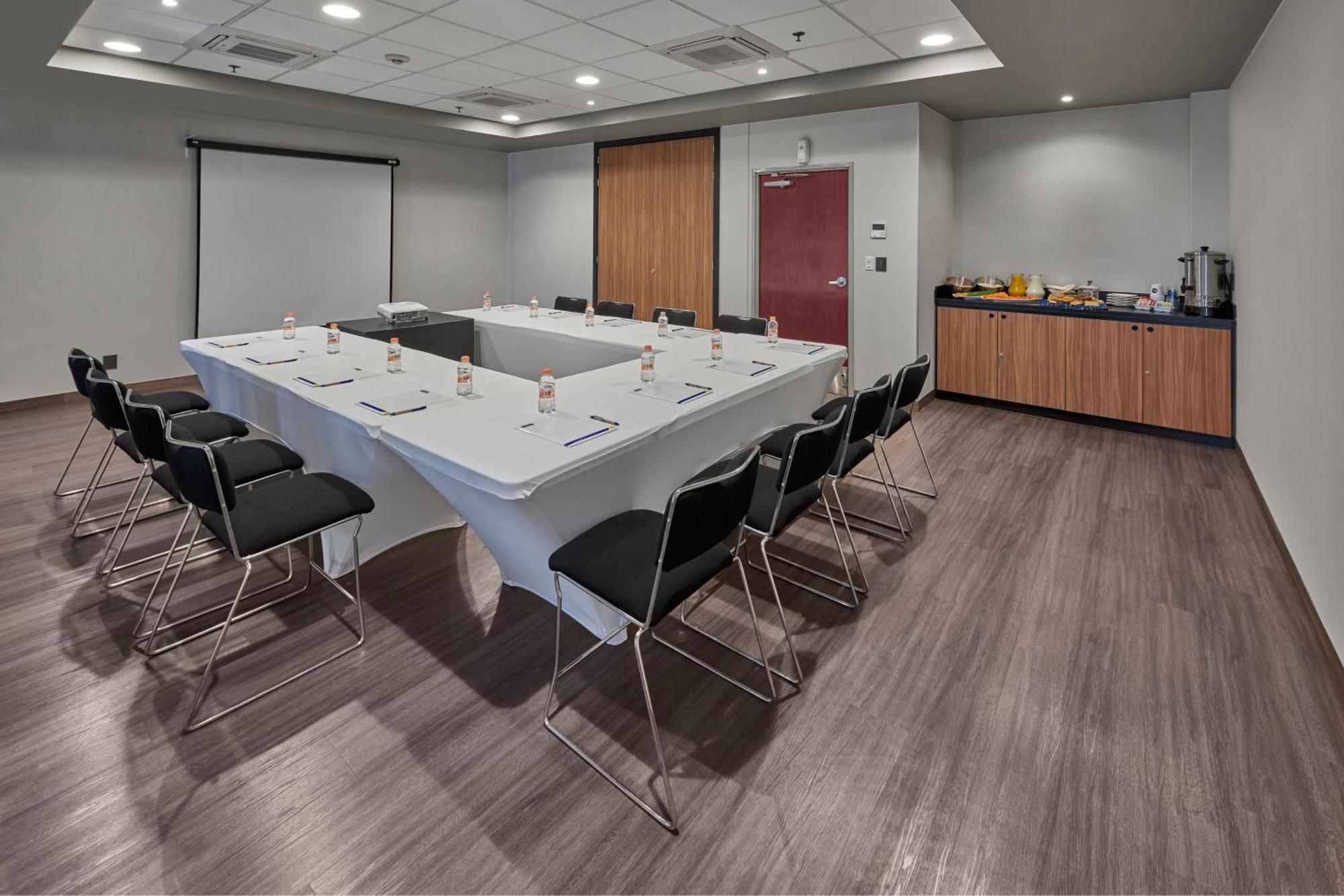 City Express Plus By Marriott Leon Centro De Convenciones Exterior photo